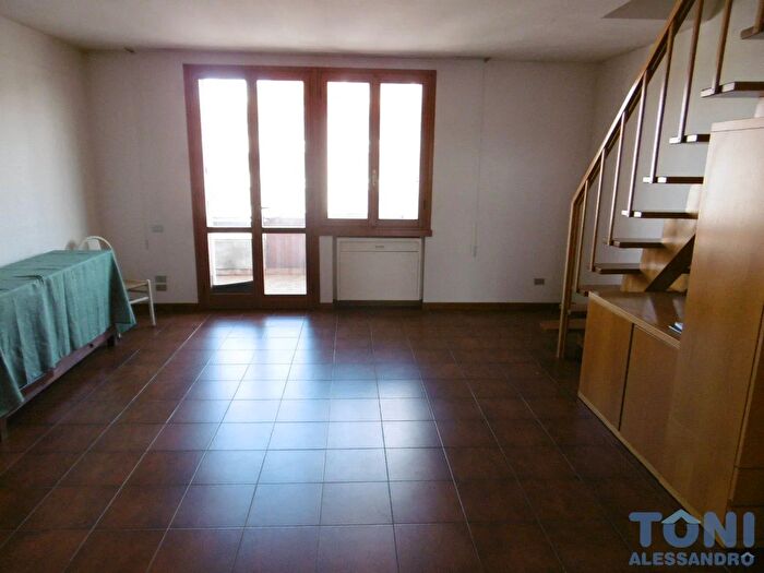 Appartamento con 6 locali in affitto in Empoli