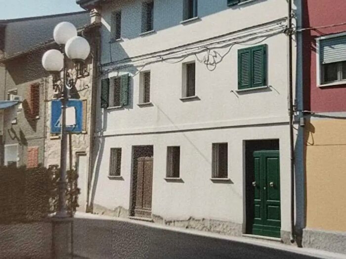 Casa con 6 locali in vendita in Via Radici in Monte, Castellarano