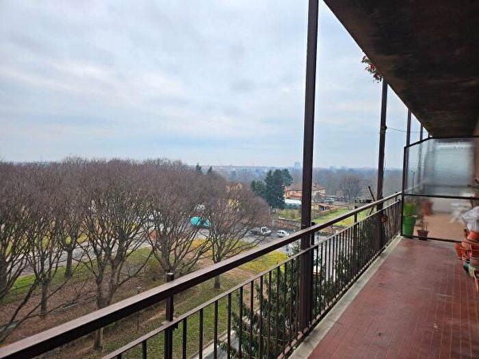 Appartamento trilocale in vendita in Strada delle Cacce, Torino