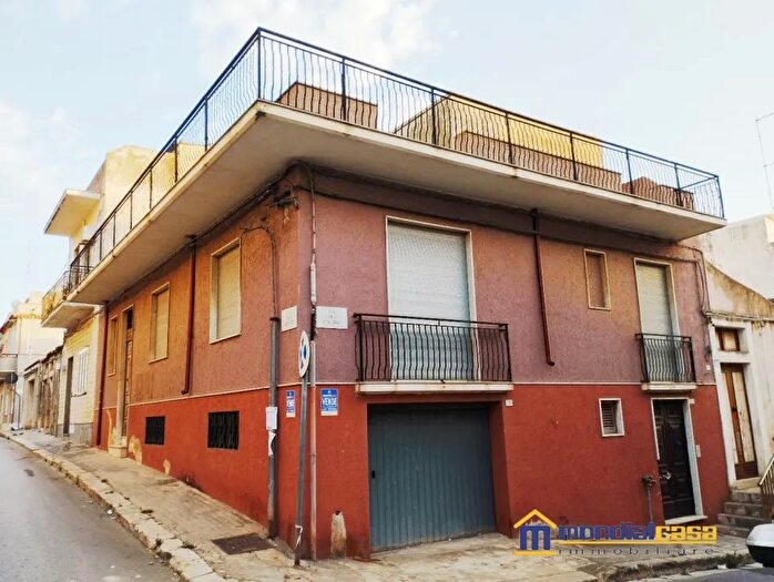 Casa con 6 locali in vendita in Pachino