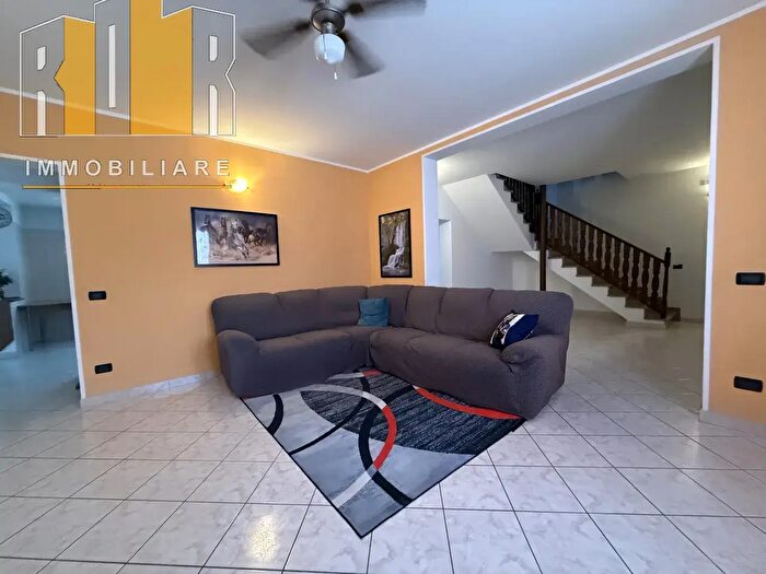 Casa con 6 locali in vendita in Via Nazionale, Solesino