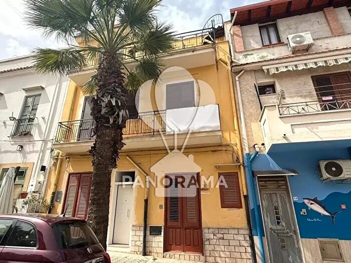 Appartamento con 6 locali in vendita in Via Paolino Gesugrande, Balestrate