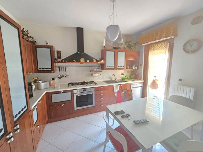 Appartamento con 6 locali in affitto in Via Luca da Penne, Chieti Scalo, Chieti