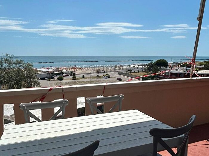Appartamento trilocale in affitto in Lungomare Italia, Lido delle Nazioni, Comacchio