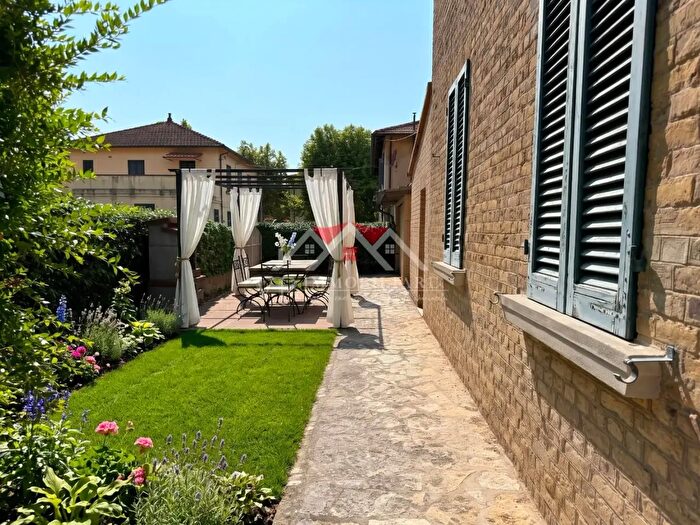 Appartamento con 5 locali in vendita in Montecatini Val Di Cecina