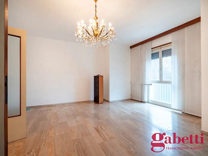 Appartamento quadrilocale in vendita in Via Rovereto, Milano