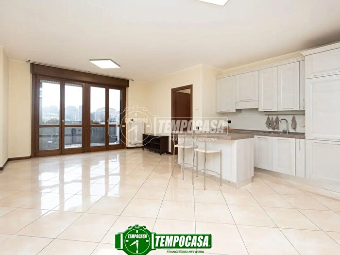 Appartamento trilocale in vendita in Via Don Giovanni Manzoni, Osio Sotto