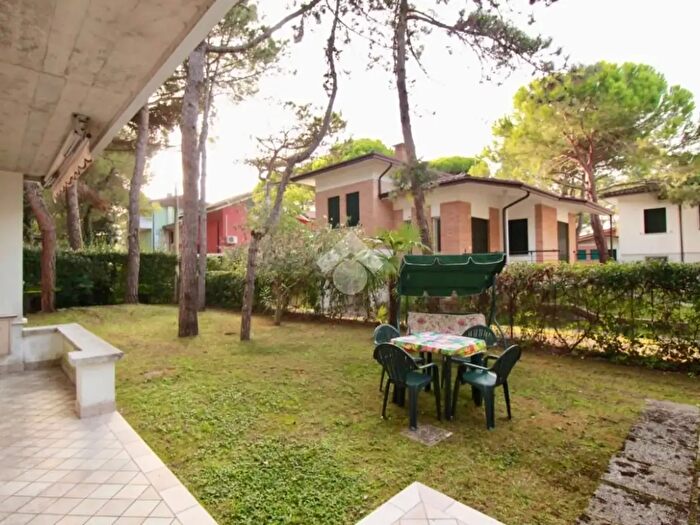 Appartamento trilocale in vendita in Viale delle Palme, Lignano Sabbiadoro