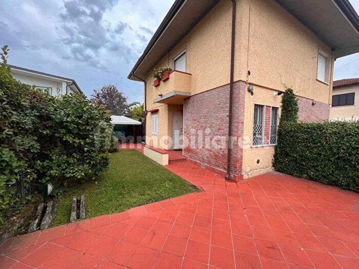 Appartamento bilocale in vendita in Via Ammiraglio Morin a, Forte Dei Marmi