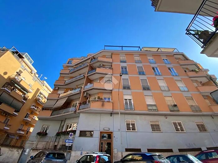 Appartamento trilocale in vendita in Via Giacomo Fvaretto, Roma