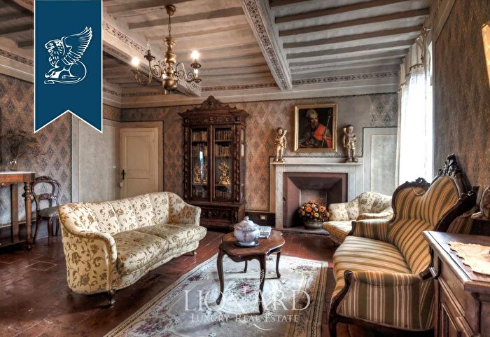 Casa con 10 locali in vendita in Palaia