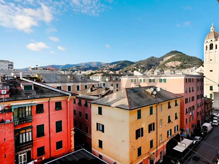 Appartamento trilocale in vendita in Via Antonio Travi, Genova