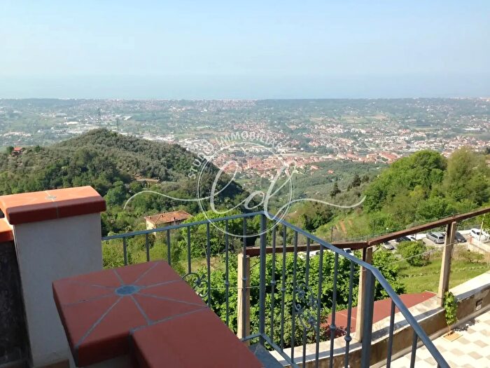 Appartamento quadrilocale in affitto in Pietrasanta