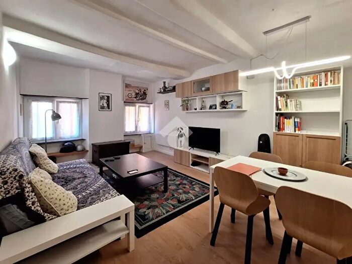 Appartamento trilocale in vendita in Vico degli Adorno, Genova