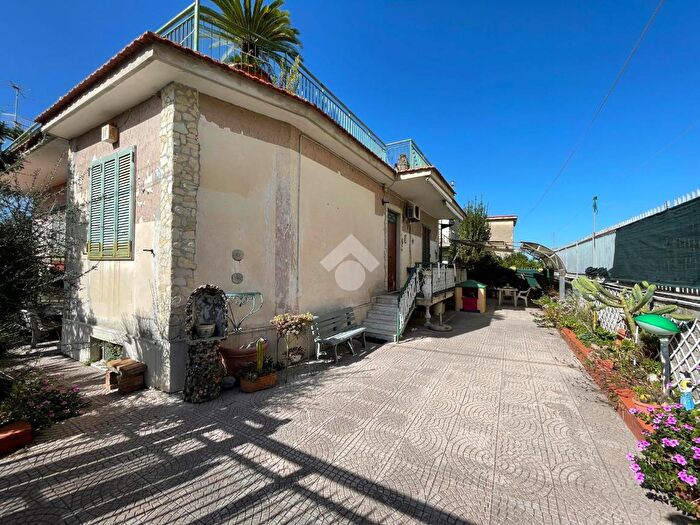 Appartamento quadrilocale in vendita in Via Caruso, Pollena Trocchia