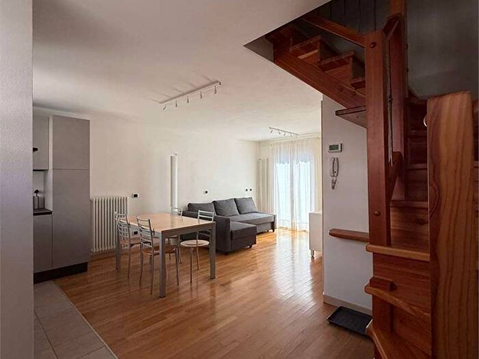 Appartamento trilocale in affitto in Via Forni A, Santa Caterina, Valfurva