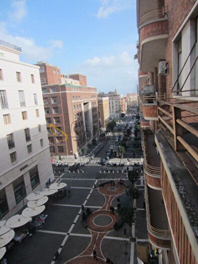 Appartamento con 5 locali in affitto in Via Roberto Bracco, Napoli