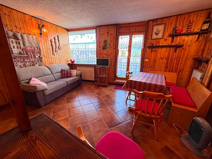 Appartamento trilocale in affitto in Via Clotes, Sauze dOulx