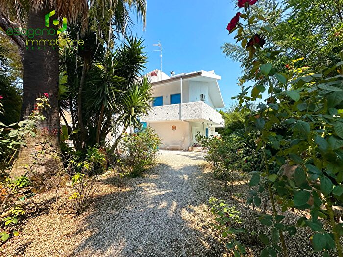 Casa con 6 locali in vendita in Siracusa