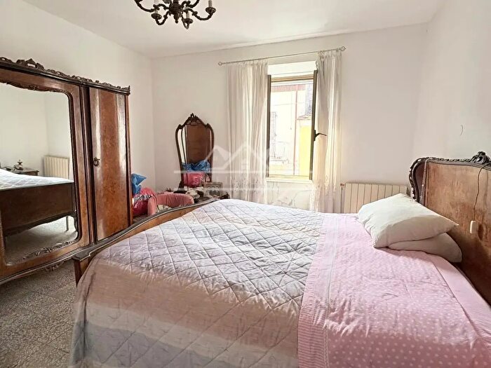 Casa quadrilocale in vendita in Carrara