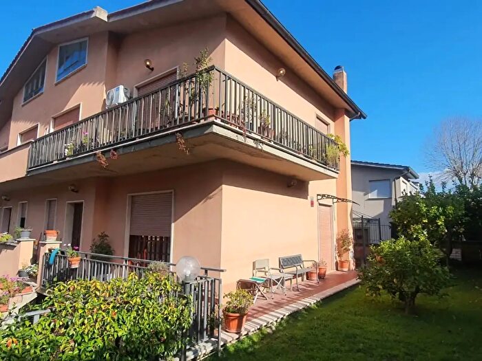 Casa con 16 locali in vendita in Via Monti della Storta, Roma