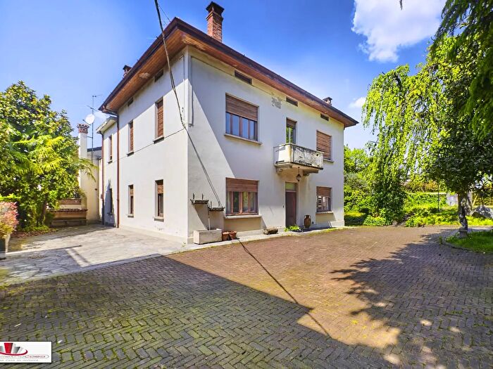 Appartamento quadrilocale in vendita in Via Frangi, Villa Guardia