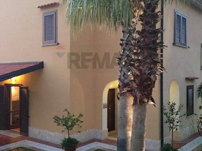 Casa con 5 locali in vendita in Via Antonio Guarasci, Sangineto