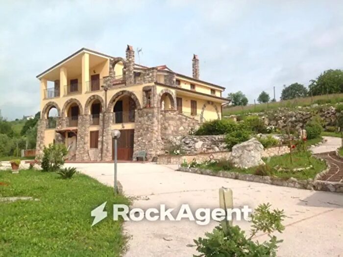 Casa con 6 locali in vendita in Via Mascioni, Castel Campagnano