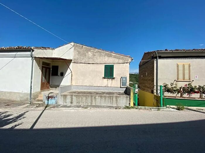 Casa trilocale in vendita in Via Piano da Capo, Castiglione A Casauria