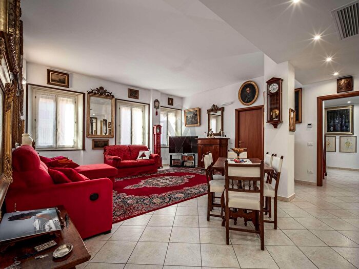 Appartamento con 5 locali in vendita in Reggio Emilia