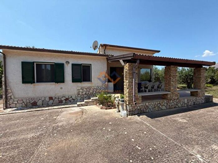 Casa quadrilocale in vendita in Contrada Fraginesi, Castellammare Del Golfo