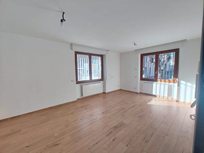 Appartamento trilocale in vendita in Viale Derna, Edolo