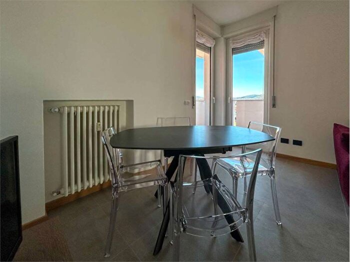 Casa trilocale in affitto in via roma, Centro, Angera