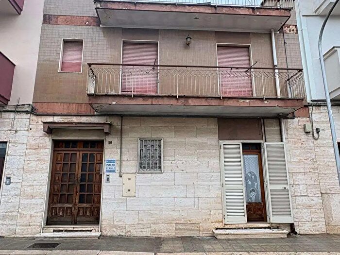 Casa con 5 locali in vendita in Canosa Di Puglia