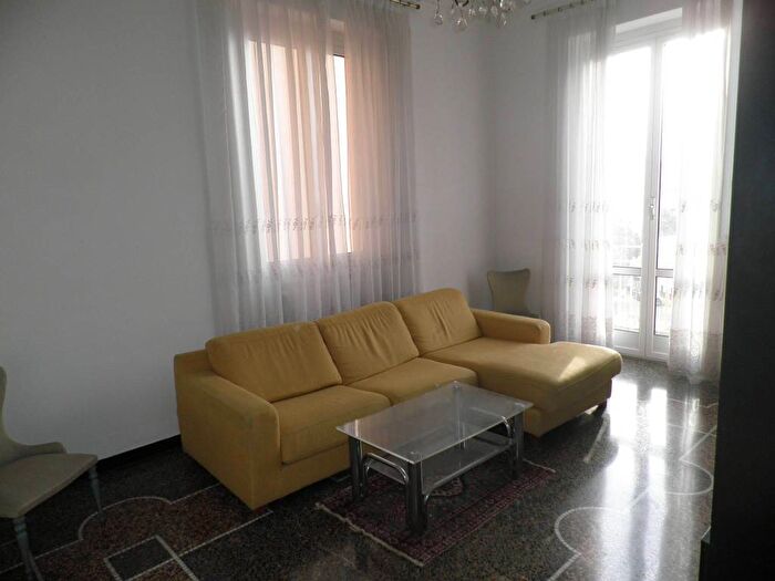 Appartamento trilocale in affitto in Via Borgoratti, Borgoratti, Genova