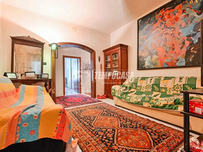 Appartamento con 6 locali in vendita in Viale Goffredo Mameli, Livorno