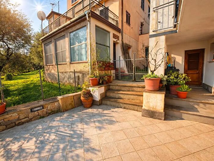 Casa con 5 locali in vendita in Follo