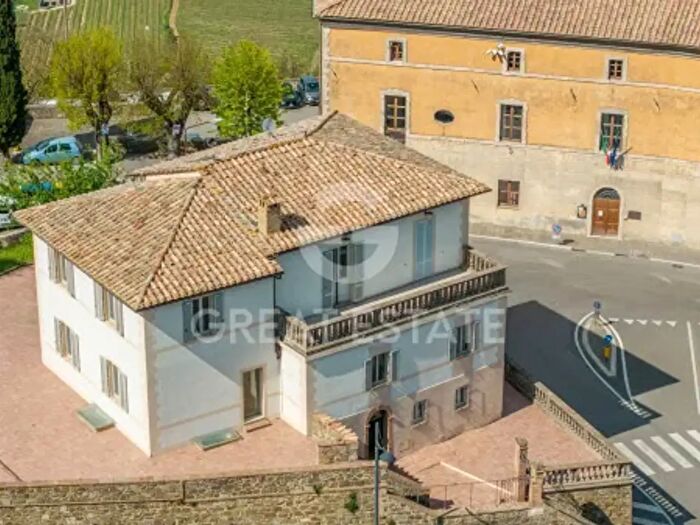 Casa con 6 locali in vendita in Via Osticcio, Montalcino