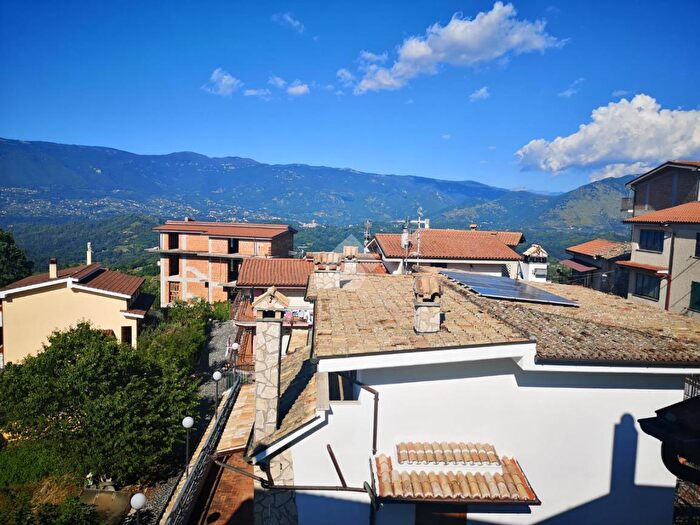 Appartamento trilocale in vendita in Via San Morello, Rocca Santo Stefano