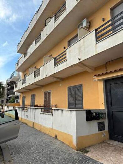 Appartamento con 6 locali in vendita in Mondragone