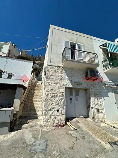 Appartamento trilocale in vendita in Piazzetta Giancos Via Dante Alighieri, Ponza