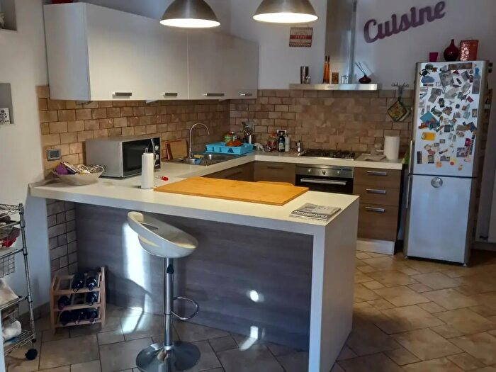 Appartamento trilocale in affitto in Via Strozzi, Livorno