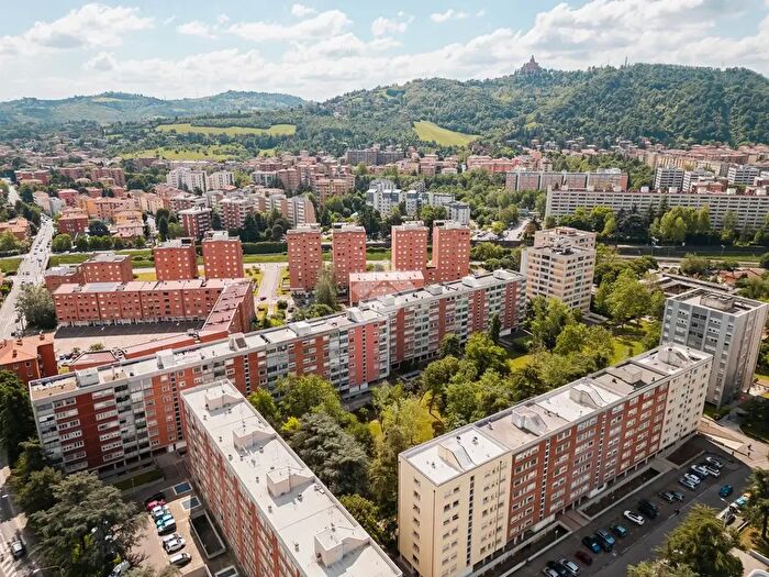 Appartamento con 5 locali in vendita in Via Beccaccino, Bologna