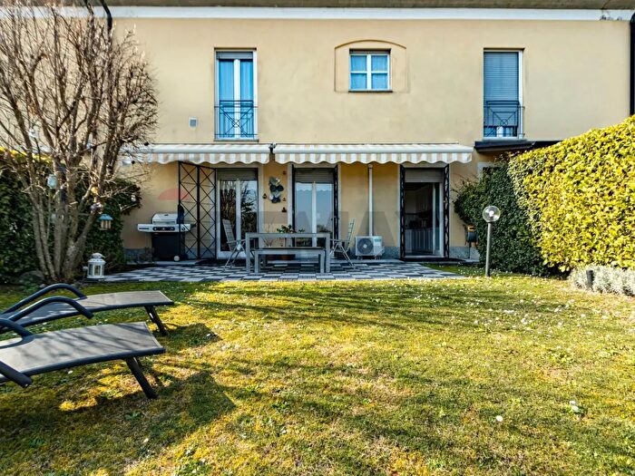 Appartamento trilocale in vendita in Via Leone XXIII, Casatenovo