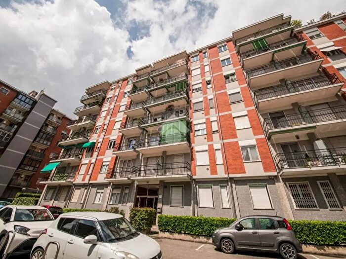 Appartamento trilocale in vendita in Via Carlo Boncompagni, Milano