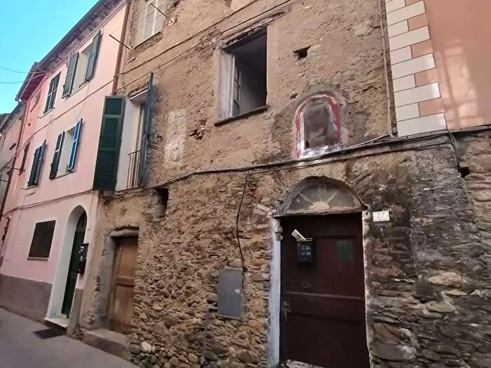 Appartamento trilocale in vendita in Via Lunghi Scarella, Ortovero