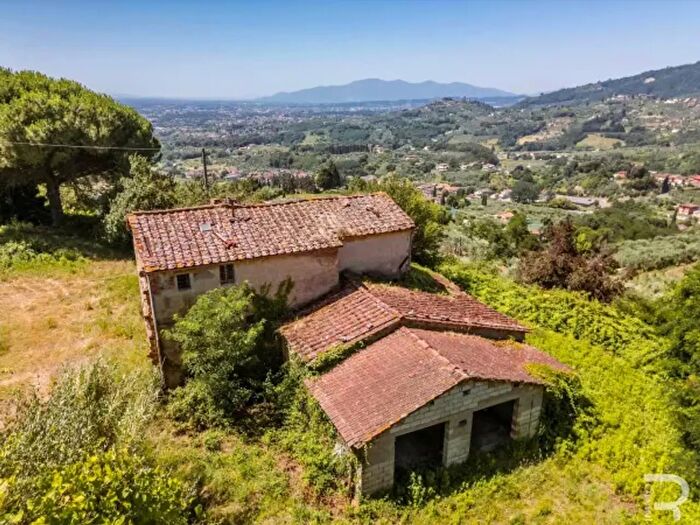 Casa con 6 locali in vendita in Via Croci, Massa E Cozzile