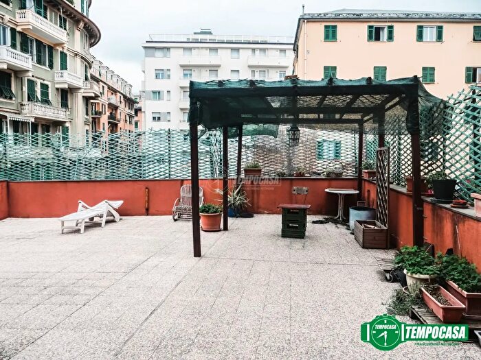 Appartamento con 12 locali in vendita in Genova