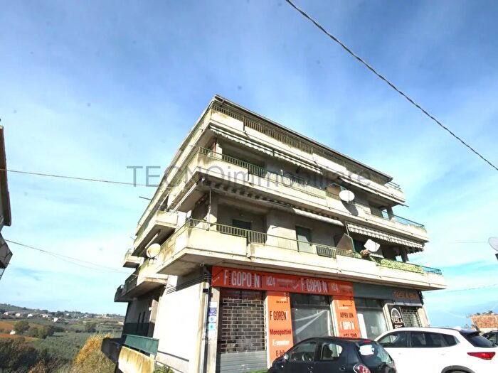 Appartamento con 6 locali in vendita in Via Vittorio Bachelet, San Salvo