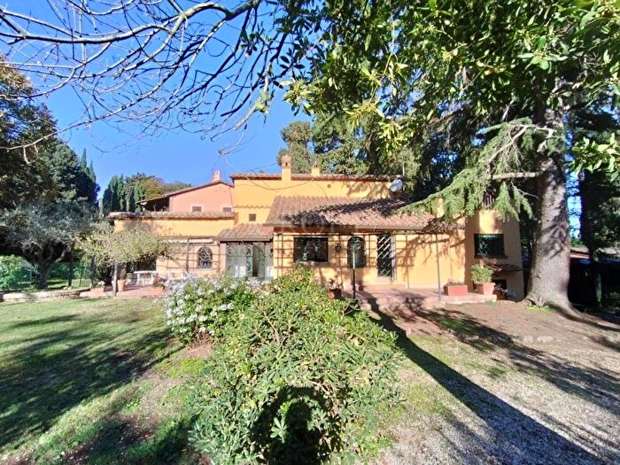 Casa con 5 locali in affitto in Quarto Miglio, Roma